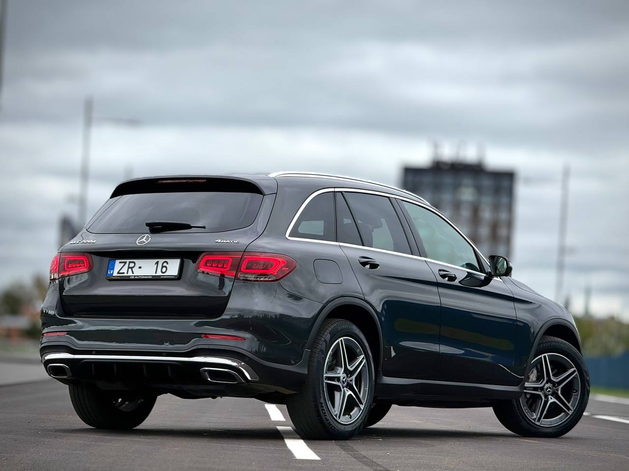 Mercedes-Benz 220D 4Matic AMG Pack