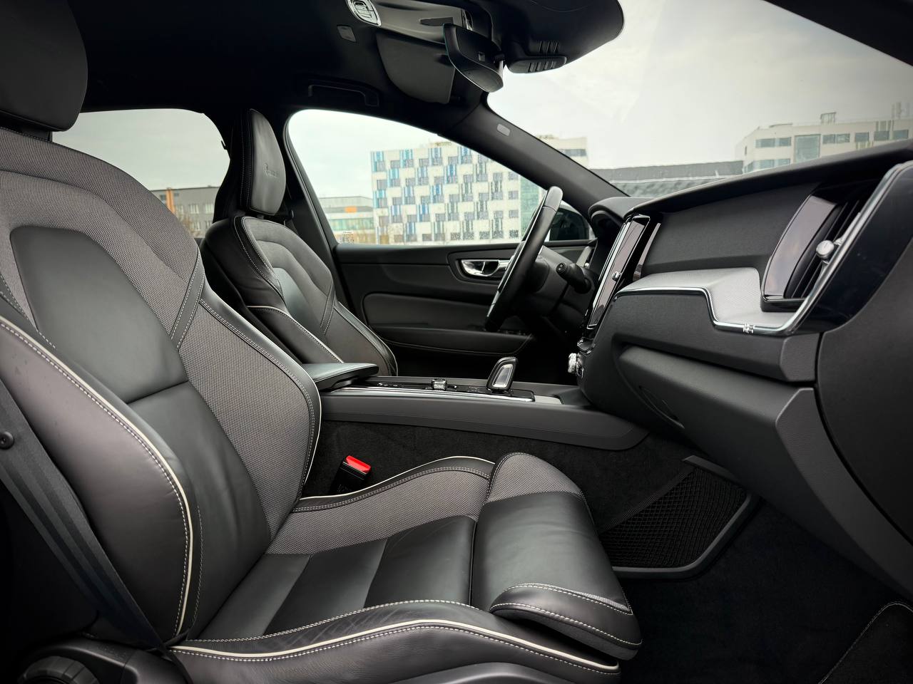 Volvo Xc60 R-design B4 Awd